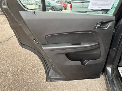 Used 2017 Chevrolet Equinox LS AWD/4WD image 13