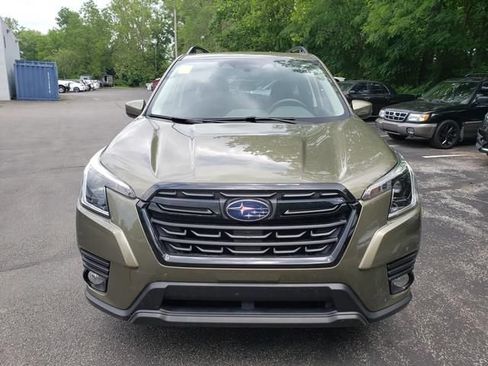 Used 2023 Subaru Forester Premium AWD/4WD image 5