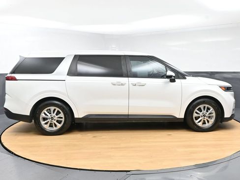 Used 2022 Kia Carnival LX FWD image 8