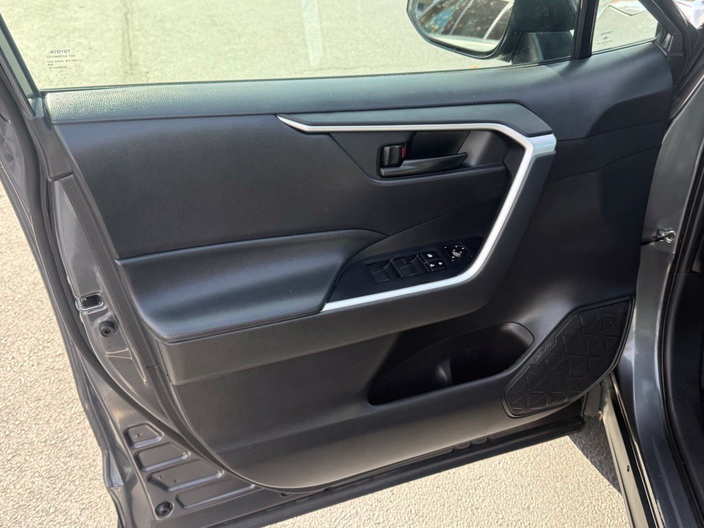 Certified 2022 Toyota RAV4 LE AWD/4WD image 13