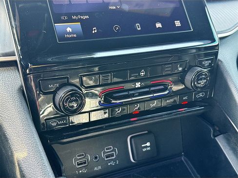 Used 2024 Jeep Grand Cherokee L Laredo image 16