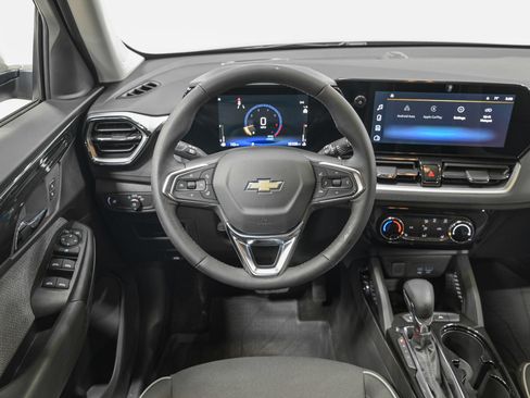 Used 2024 Chevrolet TrailBlazer LT w/ LT Cold Weather Package FWD image 18