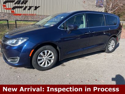 Used 2020 Chrysler Pacifica Touring w/ Advanced Safetytec Group