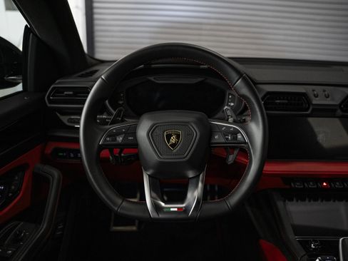 Used 2025 Lamborghini Urus SE AWD/4WD image 38