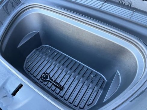 Used 2020 Tesla Model Y Long Range image 28