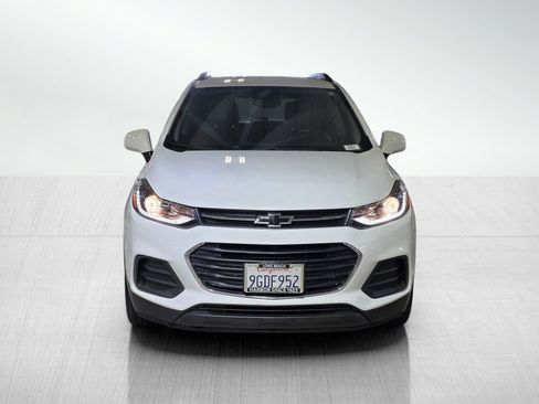 Used 2022 Chevrolet Trax LT w/ Sport Edition FWD image 2