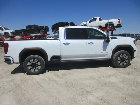 New 2026 GMC Sierra 2500 Denali w/ Denali Reserve Package AWD/4WD image 3