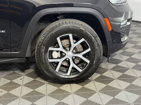 Certified 2025 Jeep Grand Cherokee Limited w/ Luxury Tech Group II AWD/4WD image 12