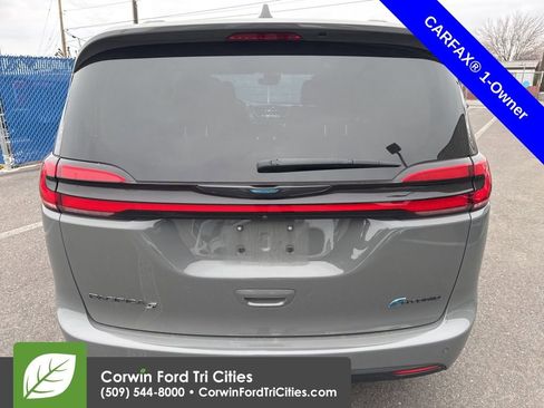 Used 2021 Chrysler Pacifica Touring-L w/ Uconnect Theater Family Group image 14