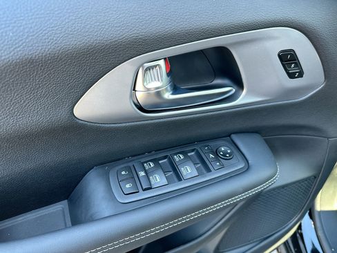 New 2026 Chrysler Pacifica Limited w/ S Appearance Package image 13