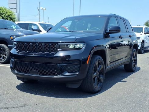 Certified 2023 Jeep Grand Cherokee Altitude AWD/4WD image 3