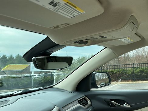 Used 2021 GMC Acadia Denali w/ Denali Ultimate Package image 24