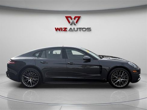 Used 2018 Porsche Panamera 4 image 3