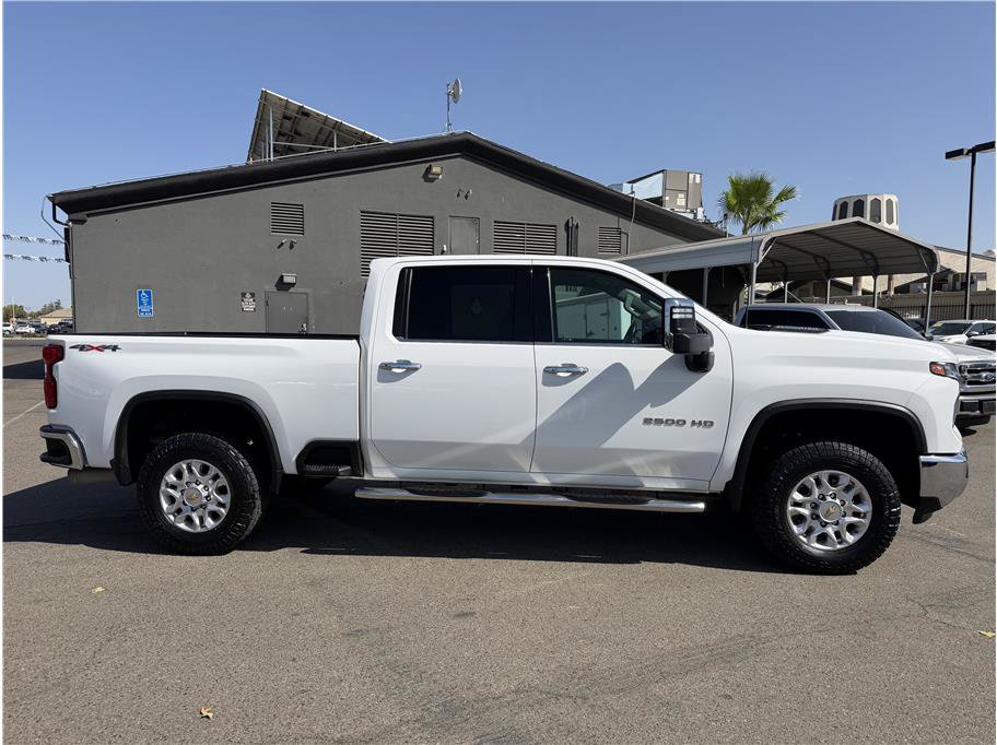Used 2024 Chevrolet Silverado 2500 LTZ AWD/4WD image 3