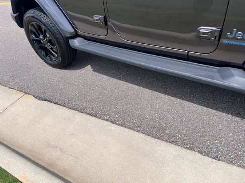 Used 2025 Jeep Wrangler Sahara image 2