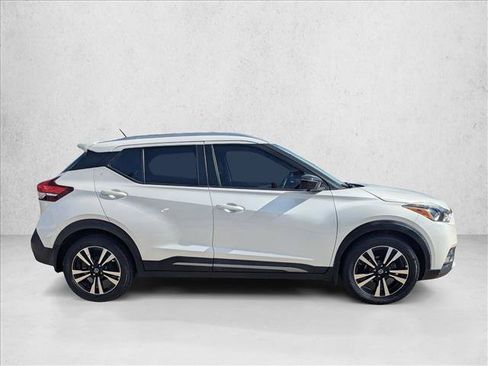 Used 2020 Nissan Kicks SR w/ SR Premium Package FWD image 4