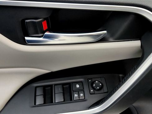 Used 2020 Toyota RAV4 XLE w/ Convenience Package image 20