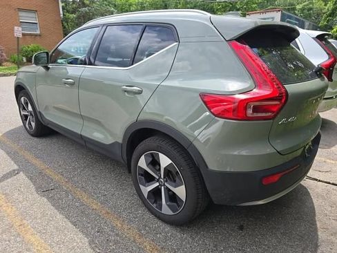 Used 2025 Volvo XC40 B5 Plus AWD/4WD image 3