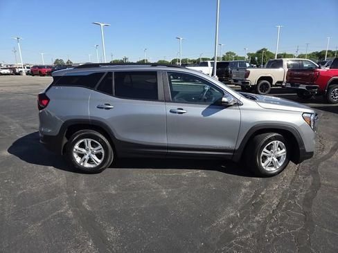 Used 2024 GMC Terrain SLE w/ Driver Convenience Package FWD image 23