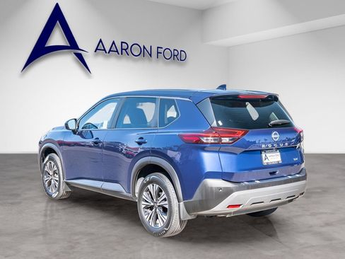 Used 2023 Nissan Rogue SV image 4