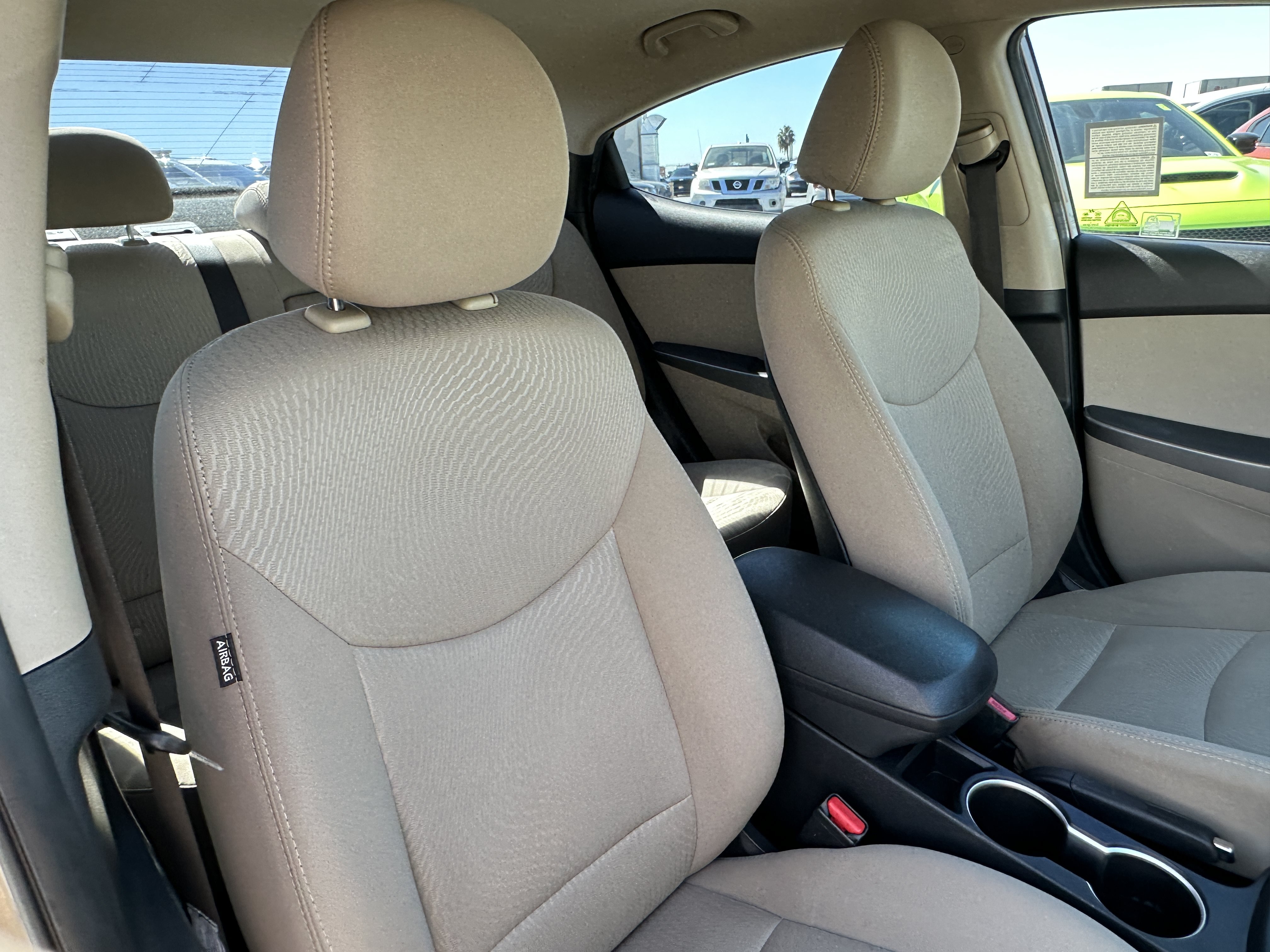 Used 2014 Hyundai Elantra SE FWD image 16
