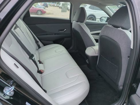 Used 2025 Hyundai Elantra Limited FWD image 7