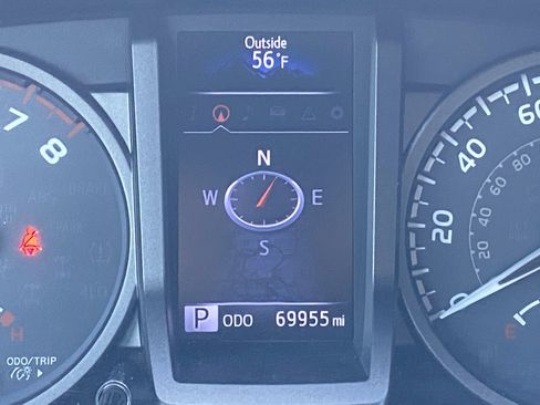 Used 2017 Toyota Tacoma TRD Off-Road image 12