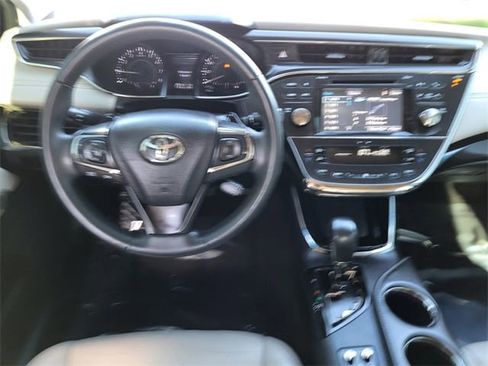Used 2016 Toyota Avalon XLE image 26