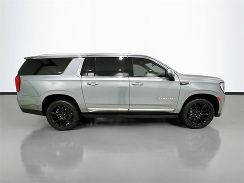 Used 2022 GMC Yukon XL Denali image 8