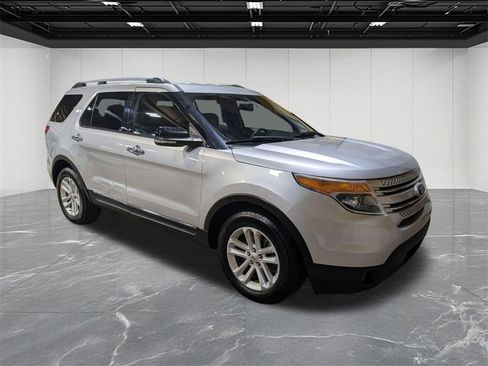 Used 2015 Ford Explorer XLT image 7
