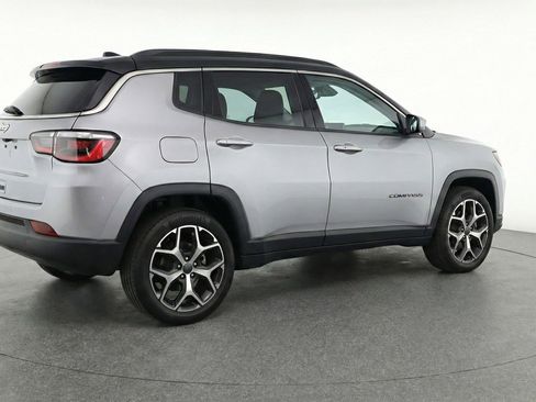Used 2025 Jeep Compass Limited image 9