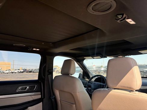 Used 2018 Ford Explorer XLT w/ Equipment Group 202A AWD/4WD image 11
