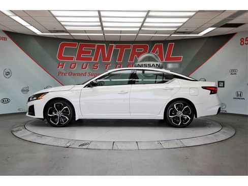 New 2025 Nissan Altima 2.5 SR w/ SR Premium Package image 3