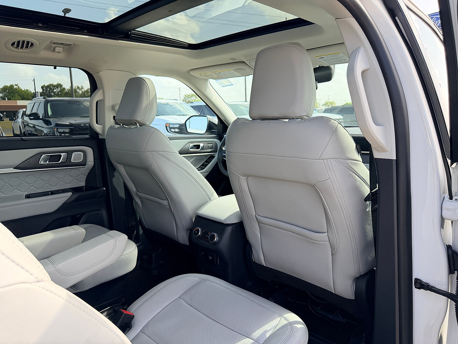 Used 2025 Ford Explorer Platinum w/ Ultimate Package AWD/4WD image 16