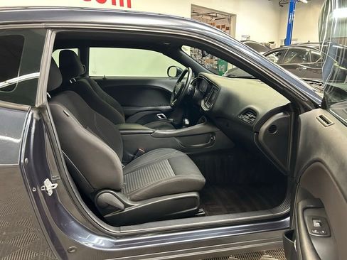 Used 2018 Dodge Challenger SXT RWD image 10