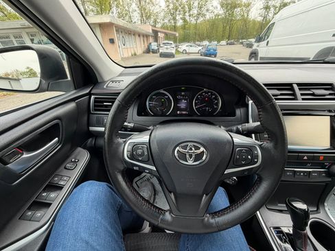 Used 2015 Toyota Camry SE w/ Moonroof Package FWD image 23