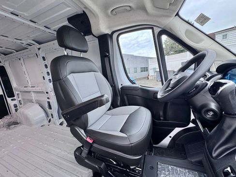 Used 2025 RAM ProMaster 2500 w/ Convenience Group FWD image 21