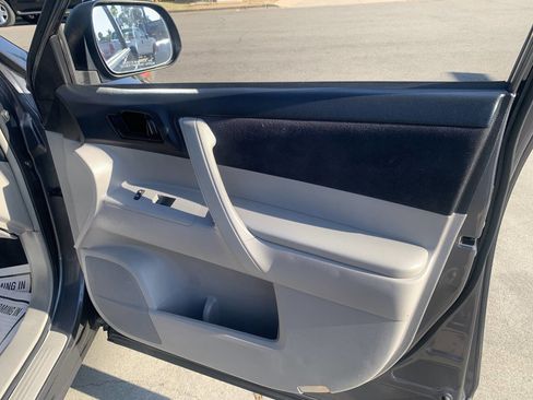 Used 2011 Toyota Highlander 2WD image 10