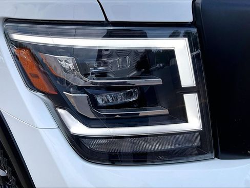 Used 2021 Nissan Titan PRO-4X w/ Pro-4x Convenience Package AWD/4WD image 33
