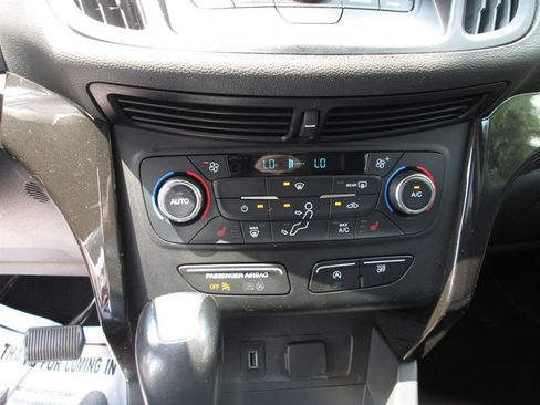 Used 2017 Ford Escape SE w/ Equipment Group 201A AWD/4WD image 8