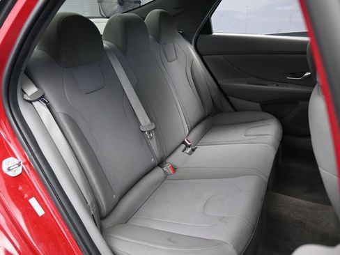 Used 2022 Hyundai Elantra SE w/ Cargo Package image 39