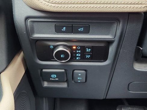 Used 2023 Ford Expedition Limited image 23