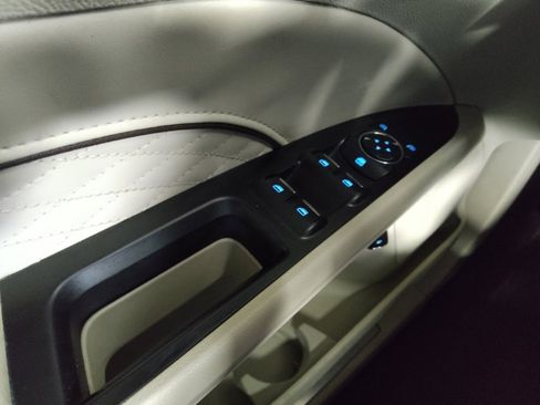 Used 2017 Ford Fusion Platinum image 27