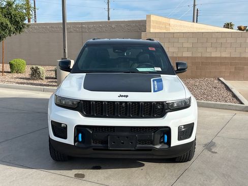 Used 2025 Jeep Grand Cherokee Trailhawk w/ Advanced Protech Group II AWD/4WD image 4