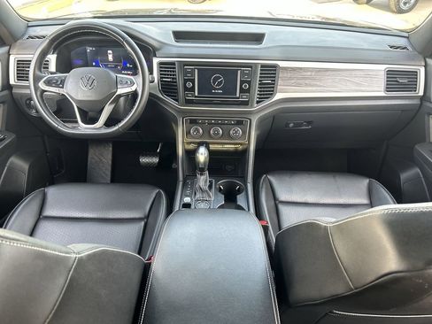 Certified 2022 Volkswagen Atlas Cross Sport SE image 11
