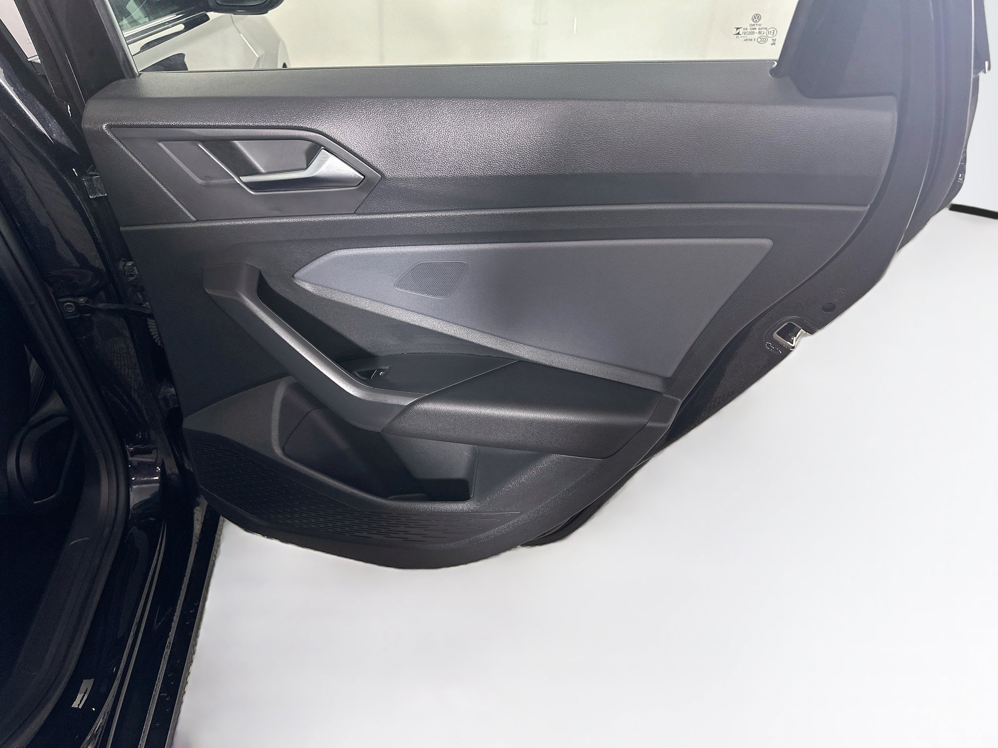 Used 2025 Volkswagen Jetta SE FWD image 29