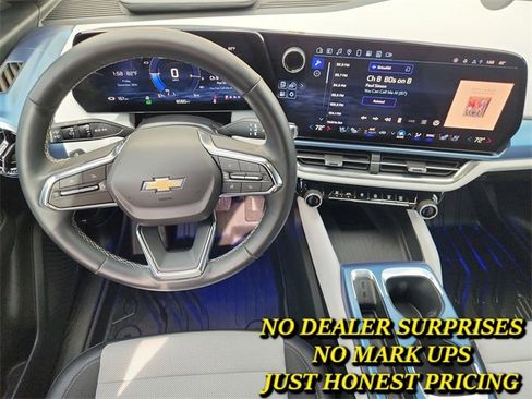 Used 2025 Chevrolet Equinox EV LT w/ Convenience Package II image 11