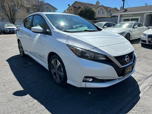 Used 2018 Nissan Leaf SV image 3