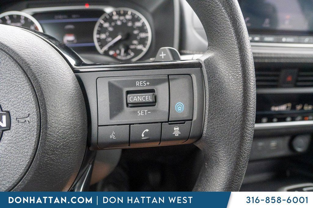 Used 2023 Nissan Rogue SV FWD image 11