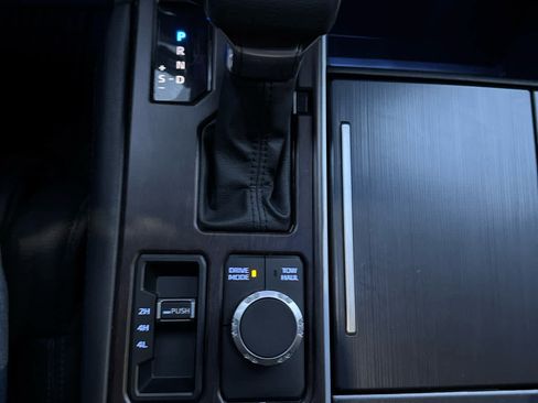 Used 2024 Toyota Tundra Platinum image 26